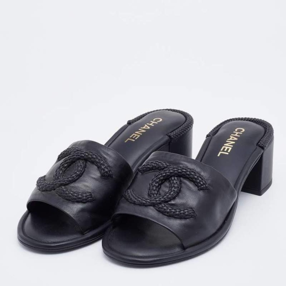 CHANEL platform sandal slide quilted black leather interlocking CC logo 41.5